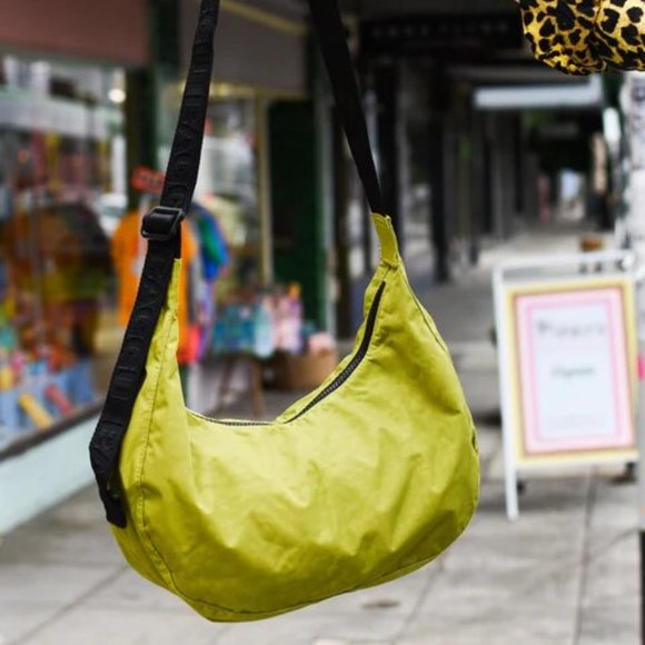 BAGGU Handbags - NWT BAGGU Crescent Bag Medium - Sour